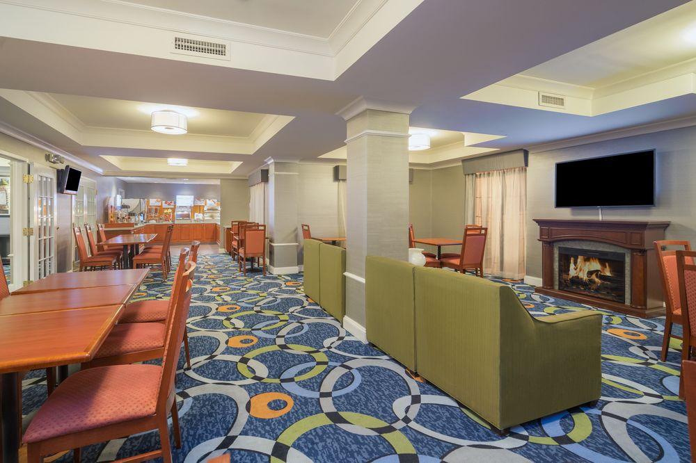 Holiday Inn Express Hotel & Suites Easton By Ihg Exterior photo