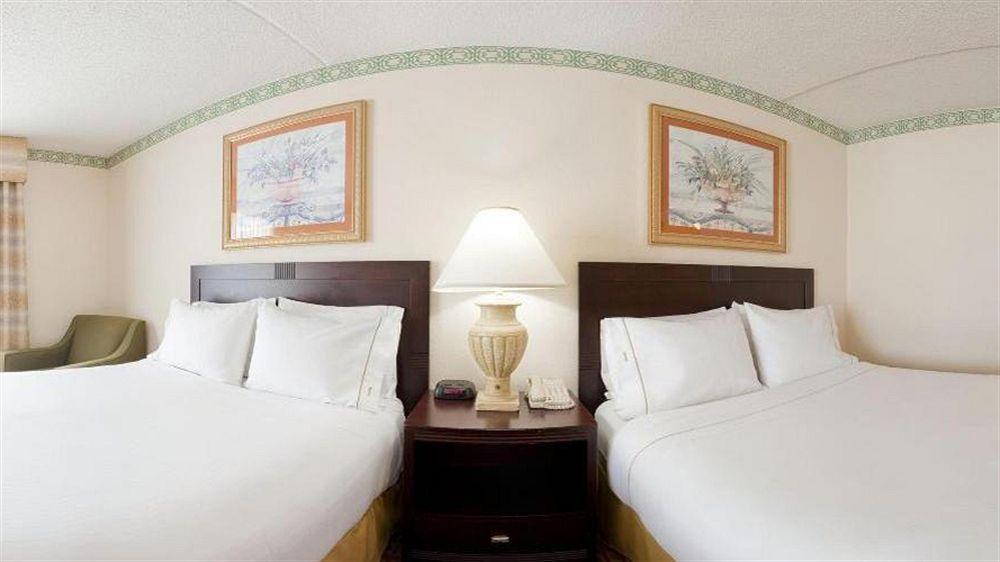 Holiday Inn Express Hotel & Suites Easton By Ihg Exterior photo
