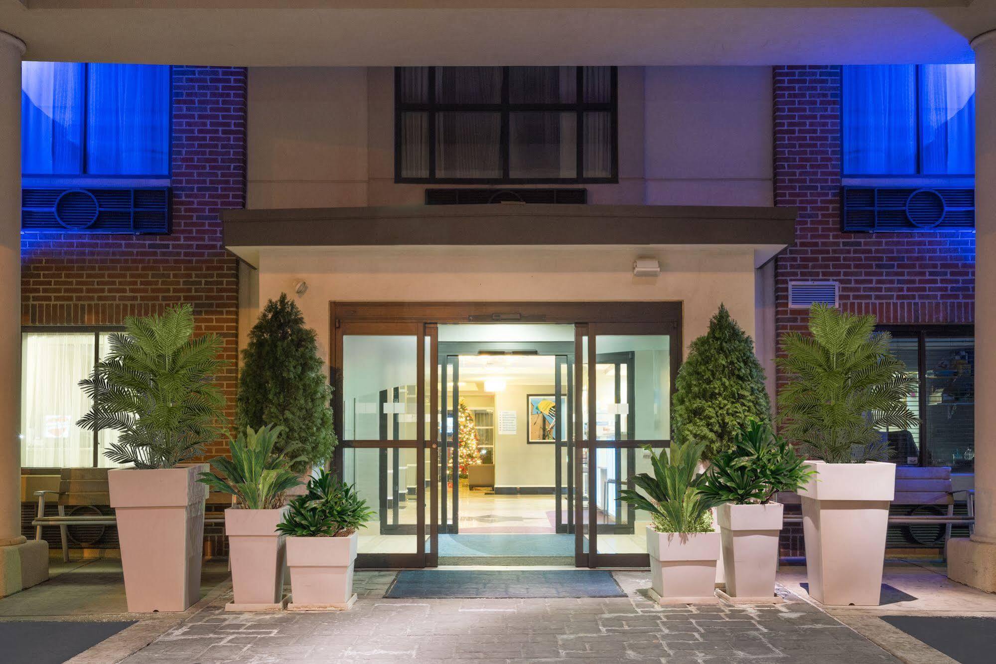 Holiday Inn Express Hotel & Suites Easton By Ihg Exterior photo